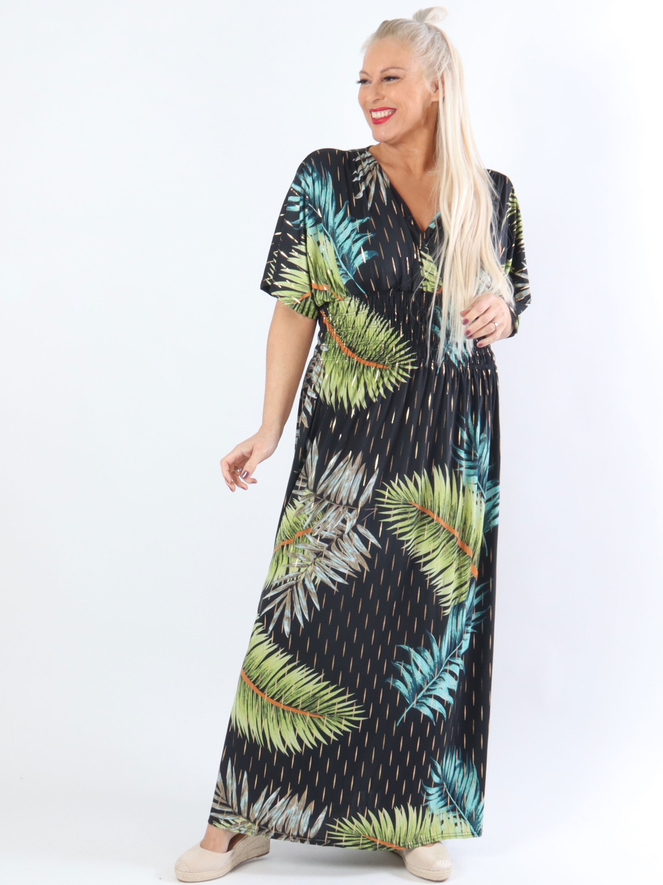 Pams Palm - Lang elastisk plus size kjole i krølfrit stof